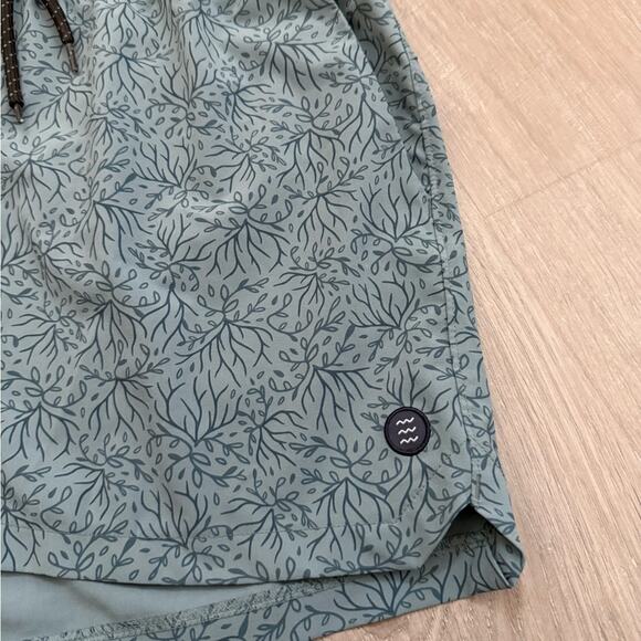 Free Fly Women's Swell Short - Mangrove Coastal Sage | Large - Picture 6 of 8